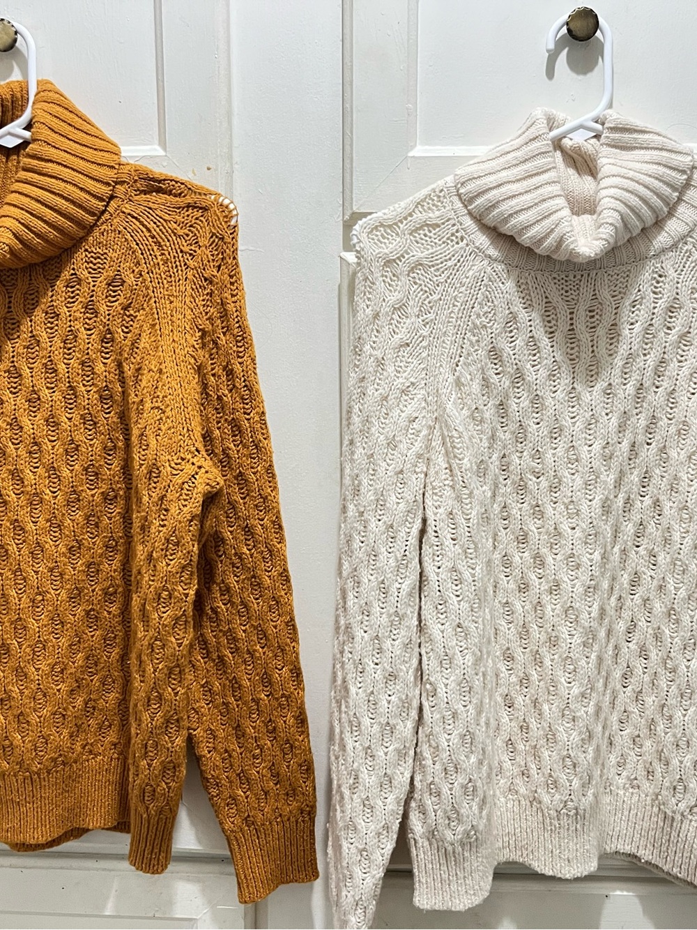 LOTS OF 2 FALLS CREEK Chunky Cable Knit Turtleneck Sweater in Mustard and Cream